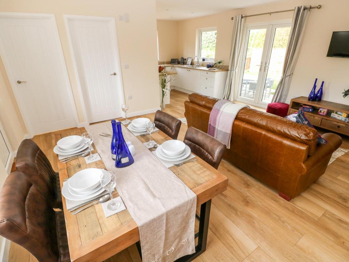 Ramsey Lodge Bier Wood Lodges Тенби Экстерьер фото
