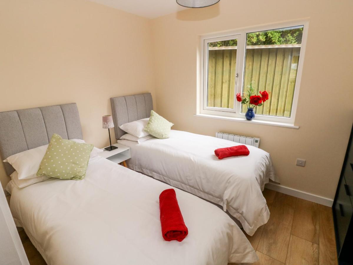 Ramsey Lodge Bier Wood Lodges Тенби Экстерьер фото